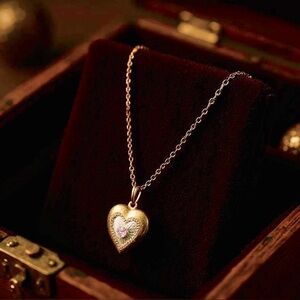 VTG AVON Gold Sweet Love Locket Necklace 24”